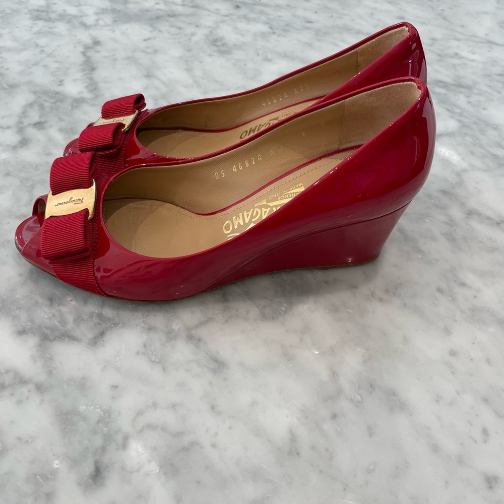 Salvatore Ferragamo Blue Patent Leather Vara Bow Wedge Peep Toe Pumps Size
